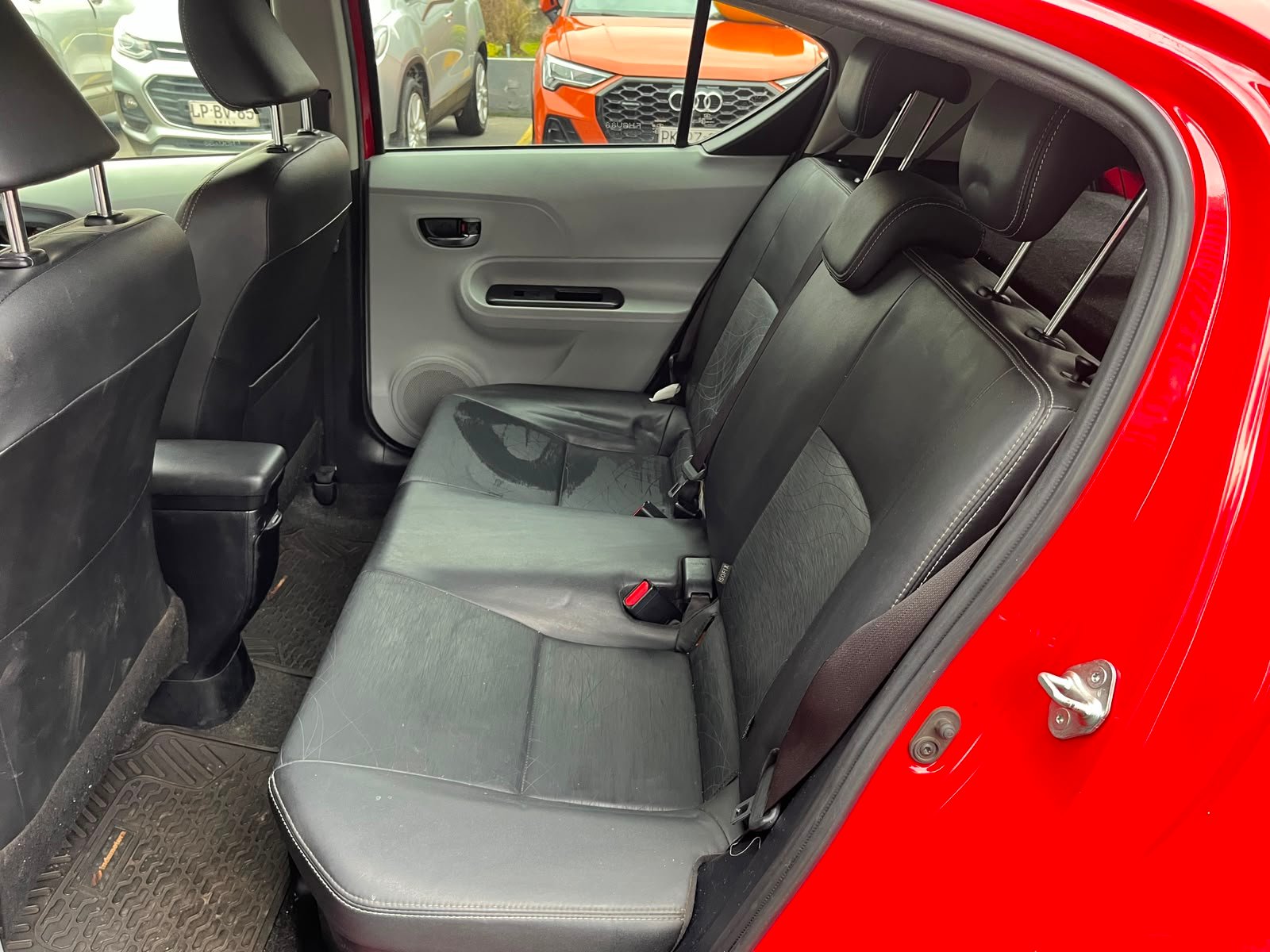 Toyota Prius — foto 9 de 24