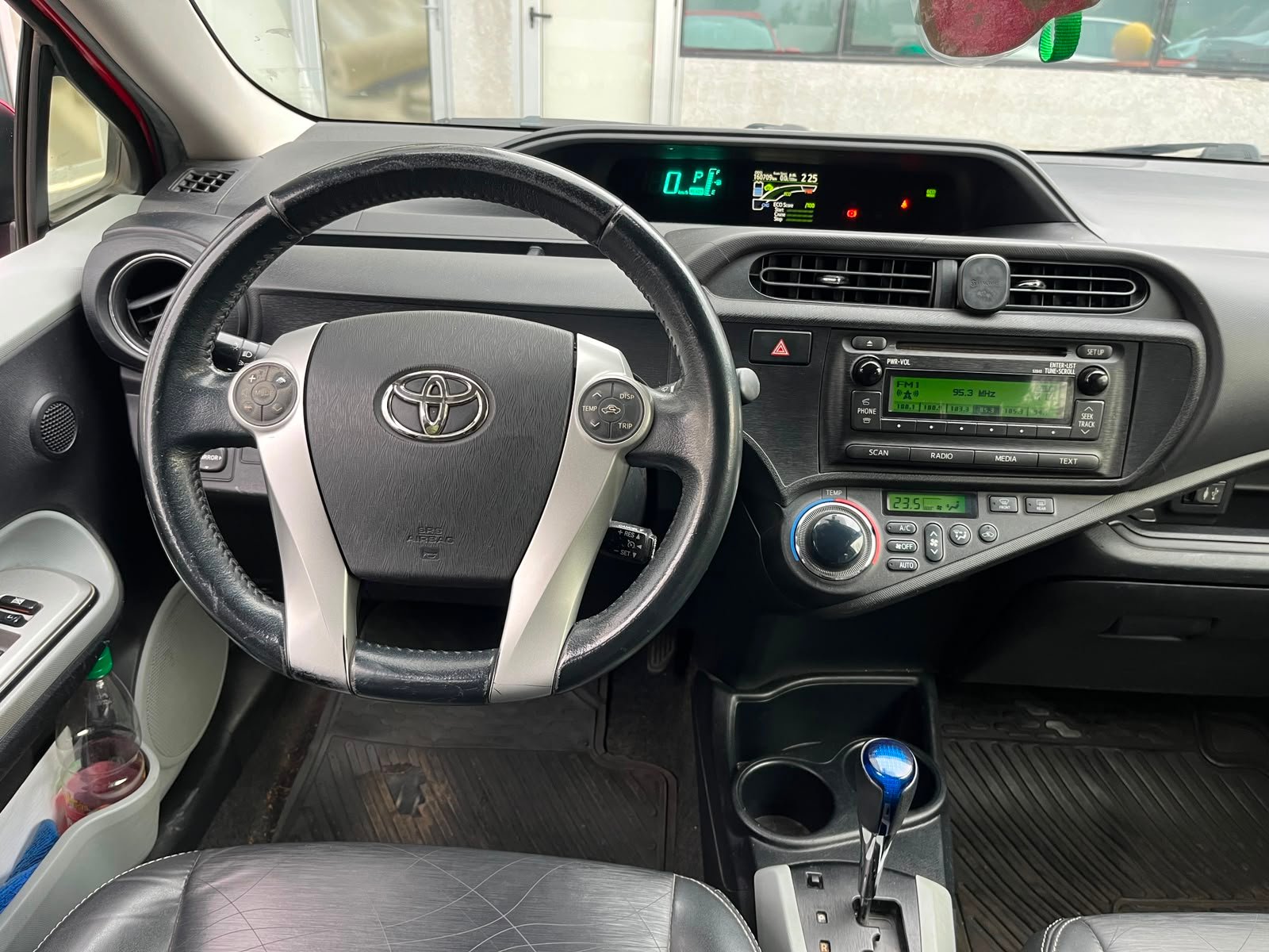 Toyota Prius — foto 12 de 24