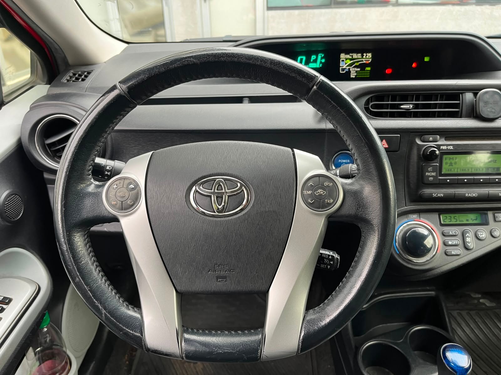 Toyota Prius — foto 13 de 24