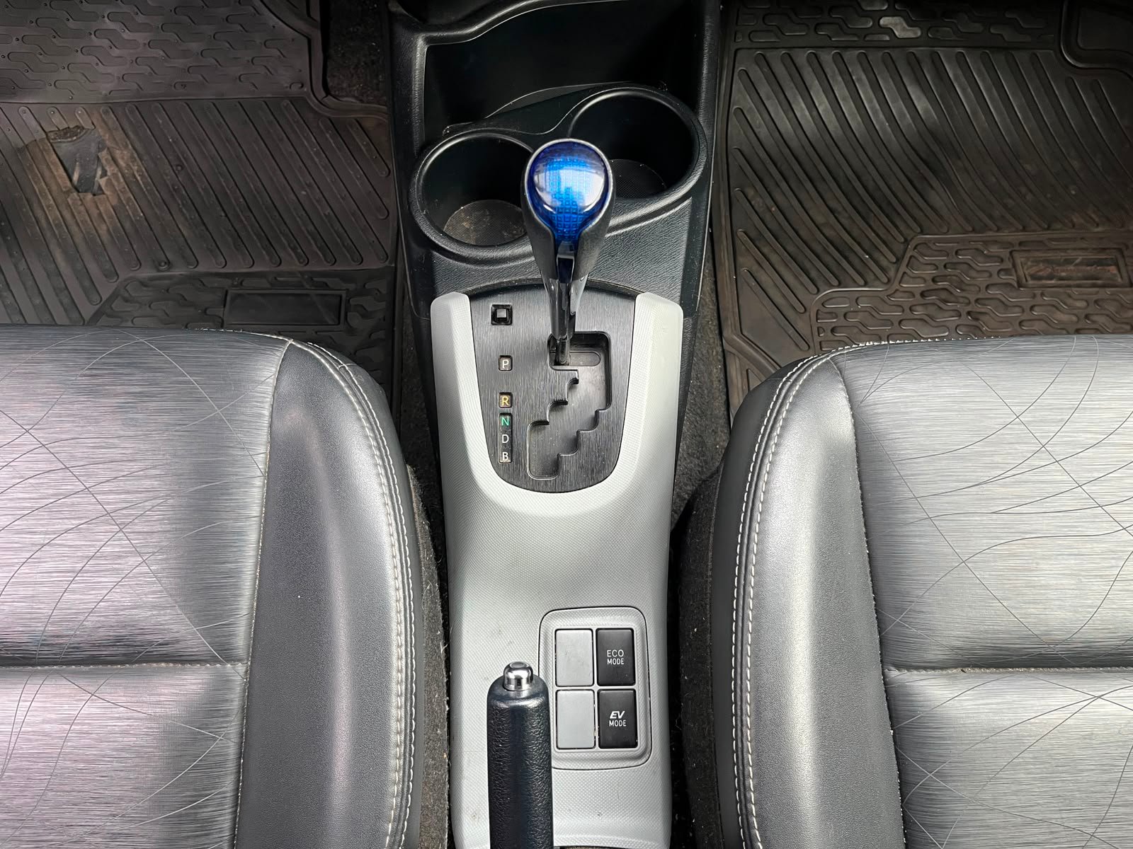 Toyota Prius — foto 15 de 24