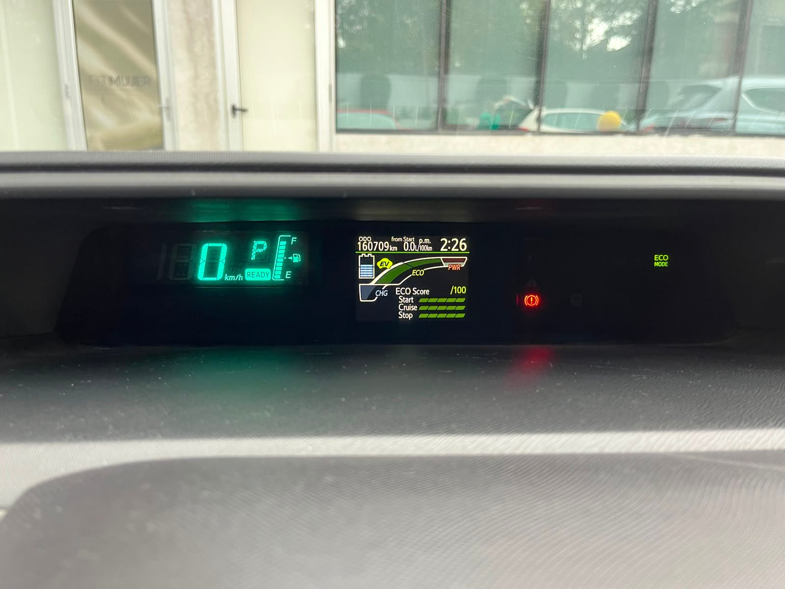 Toyota Prius — foto 17 de 24
