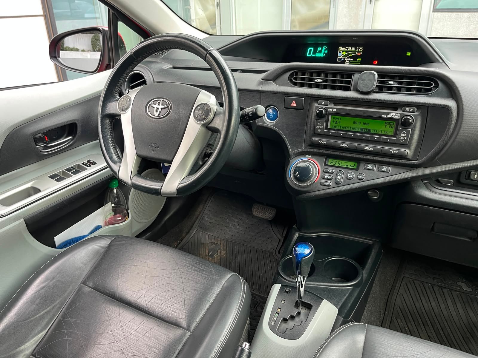 Toyota Prius — foto 21 de 24