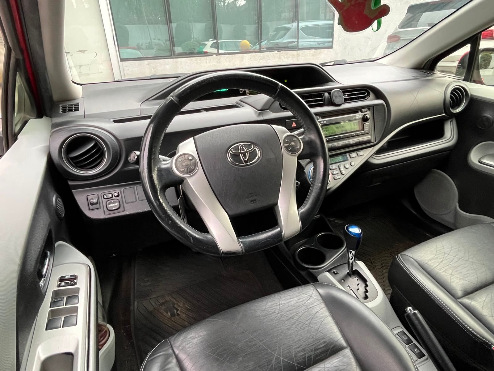 Toyota Prius — foto 23 de 24