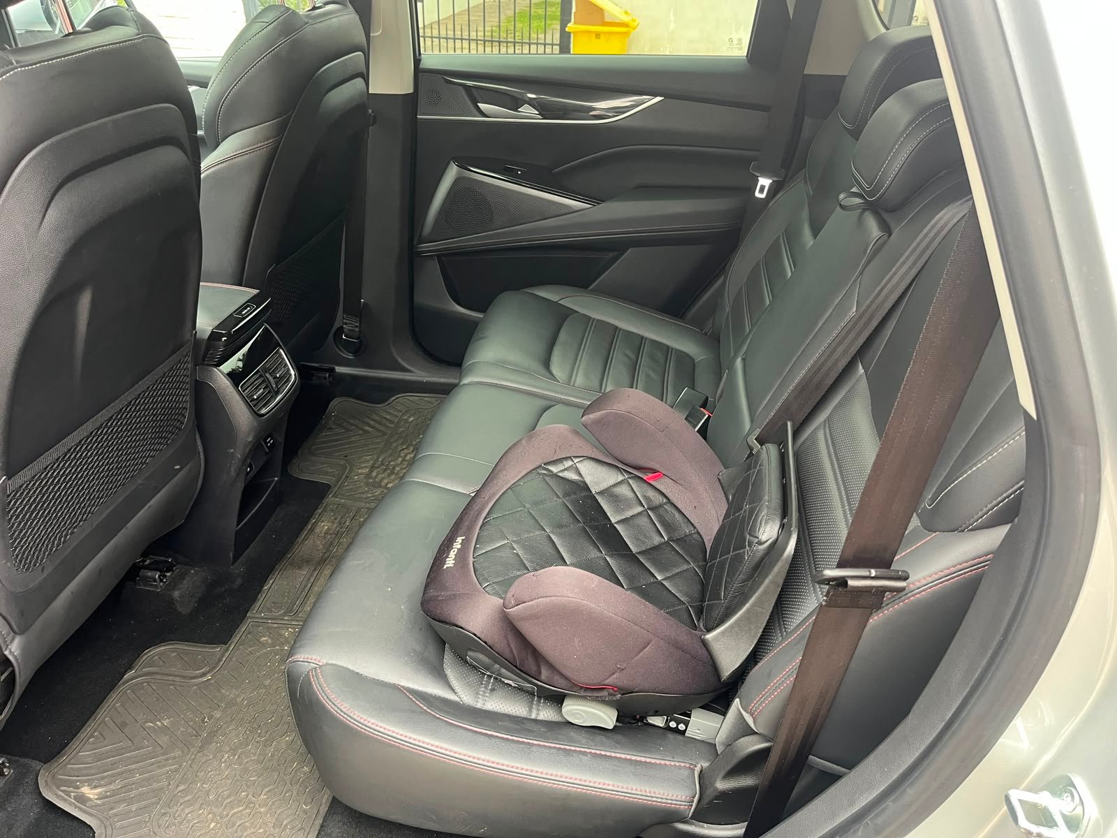 Maxus Euniq 6 — foto 9 de 28