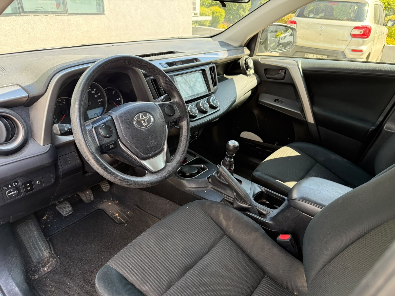 Toyota RAV4 — foto 9 de 25