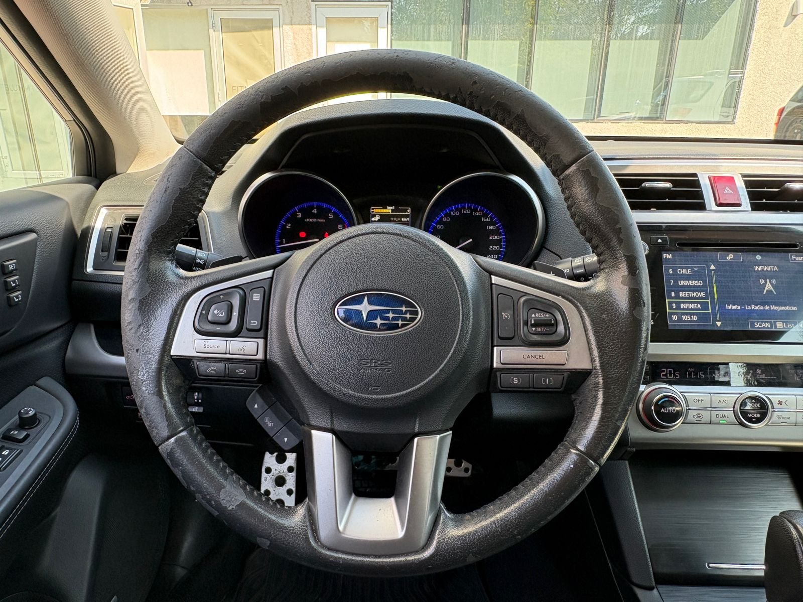 Subaru Outback — foto 11 de 27