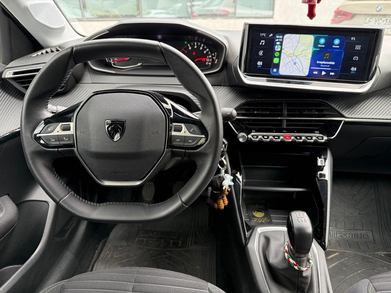 Peugeot 208 — foto 12 de 27