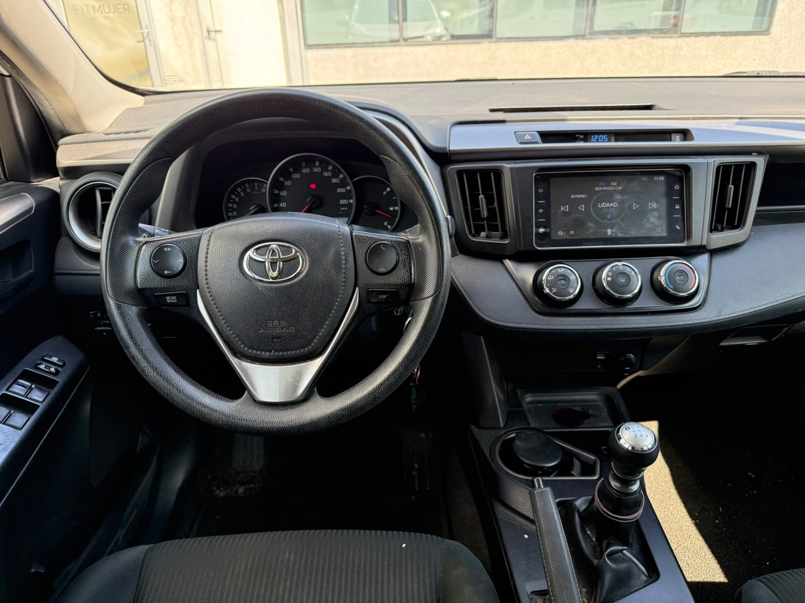 Toyota RAV4 — foto 12 de 25