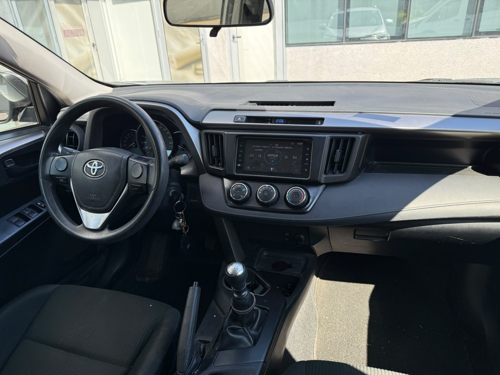 Toyota RAV4 — foto 13 de 25