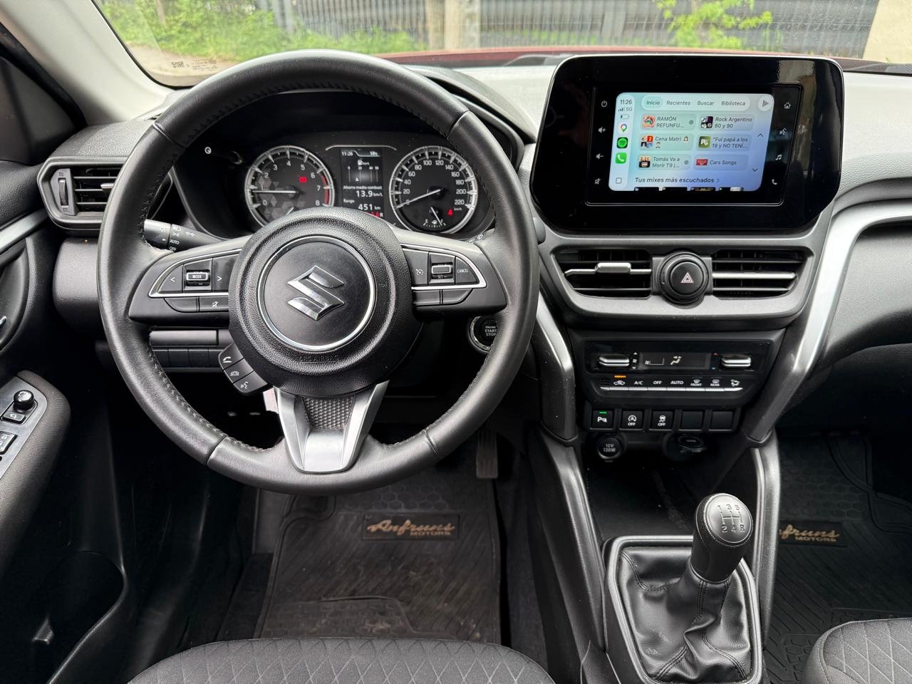 Suzuki Grand Vitara — foto 13 de 26