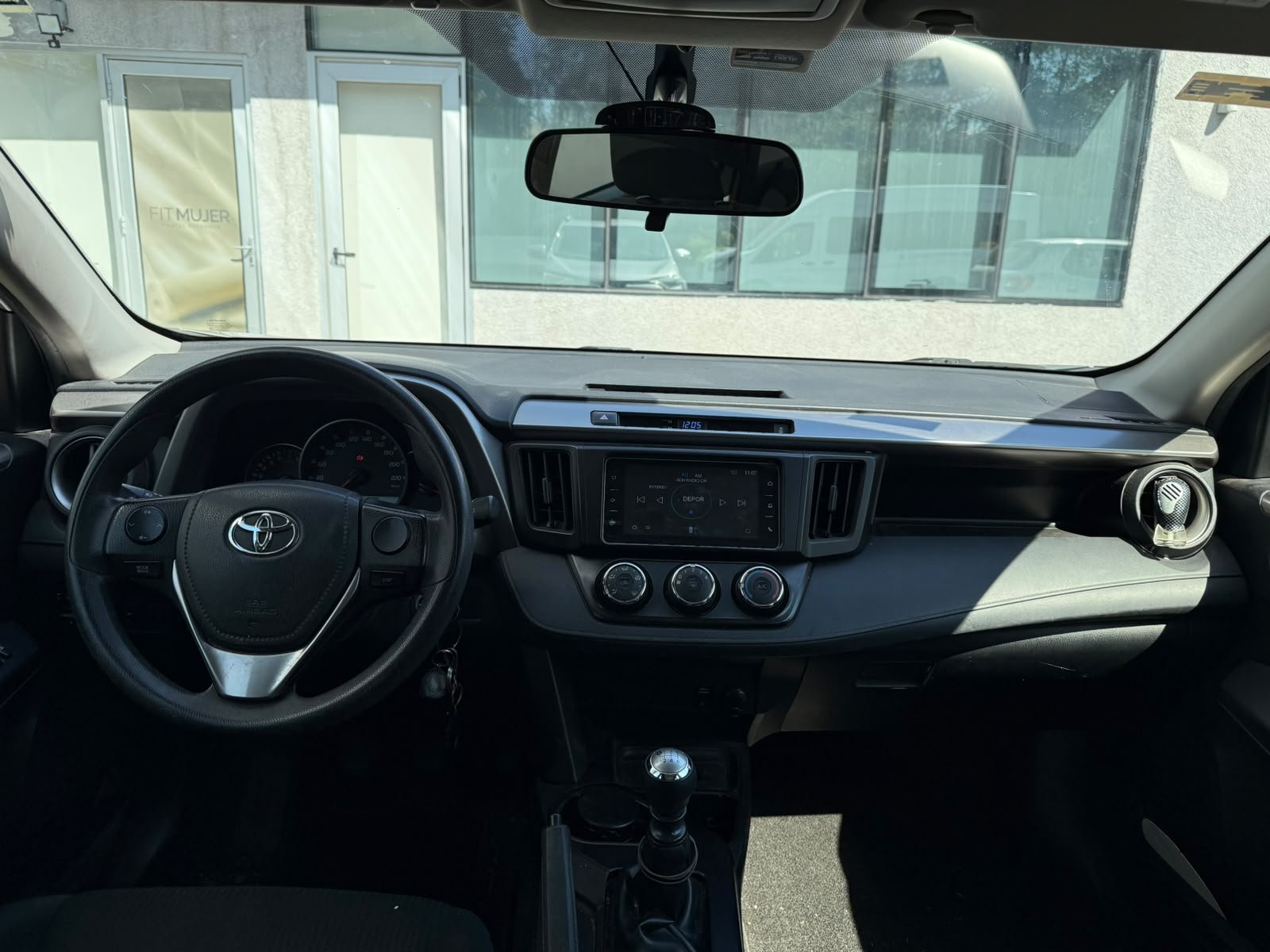 Toyota RAV4 — foto 14 de 25