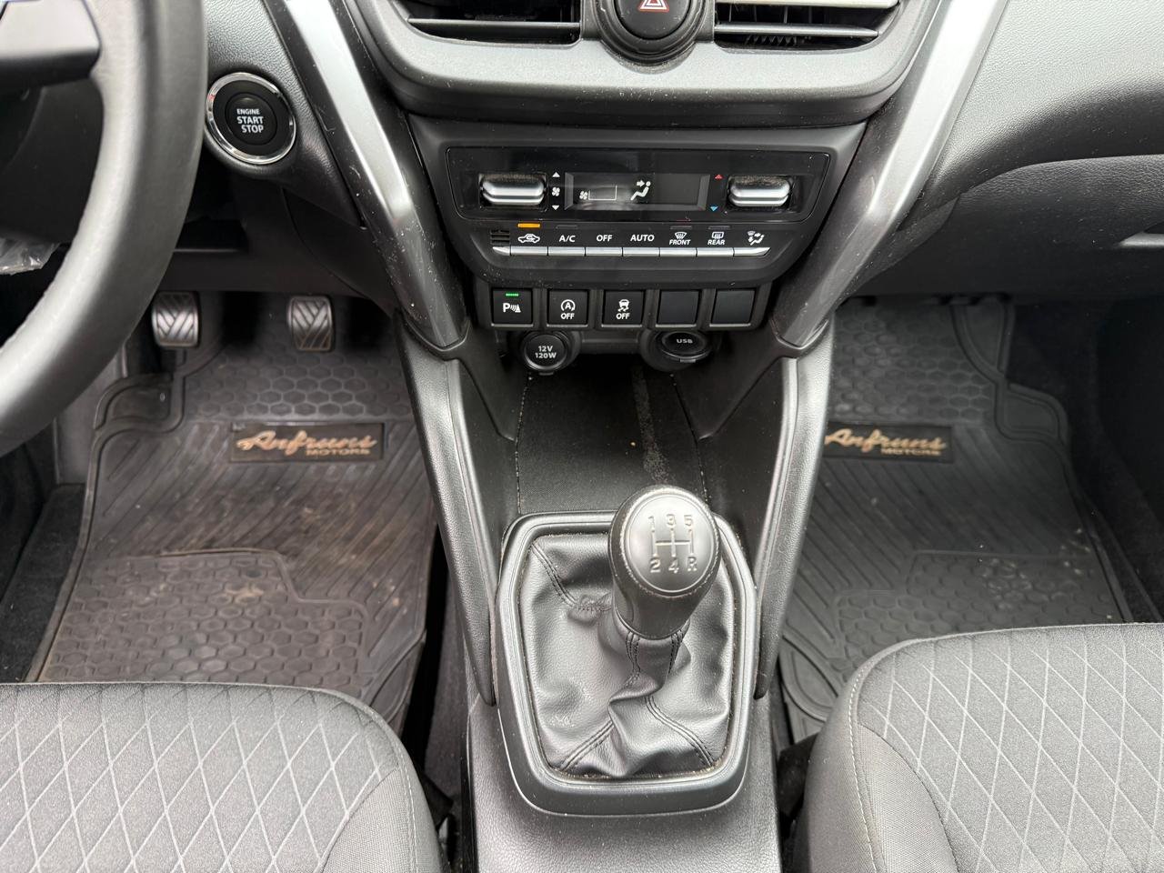 Suzuki Grand Vitara — foto 14 de 26