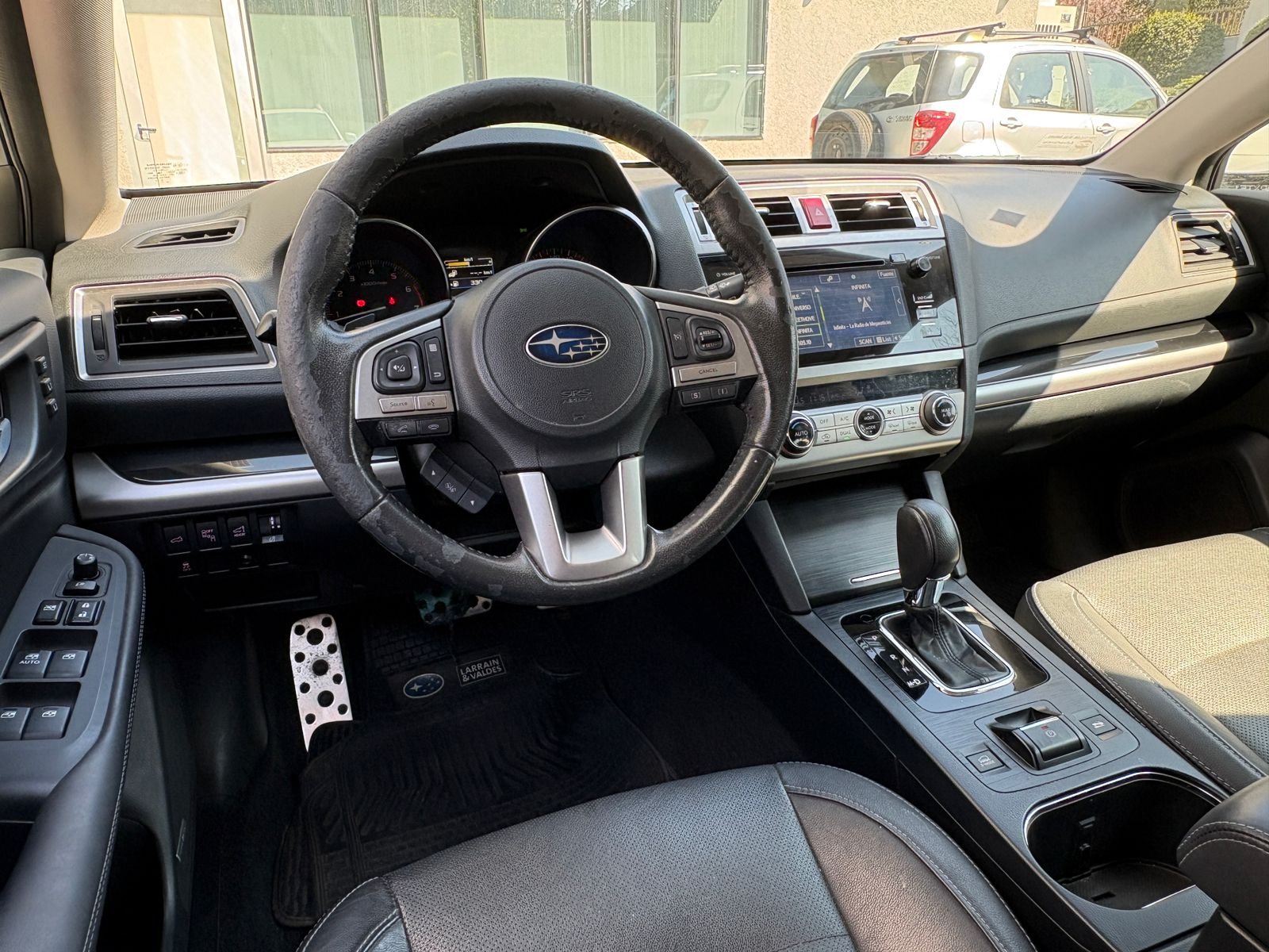 Subaru Outback — foto 15 de 27