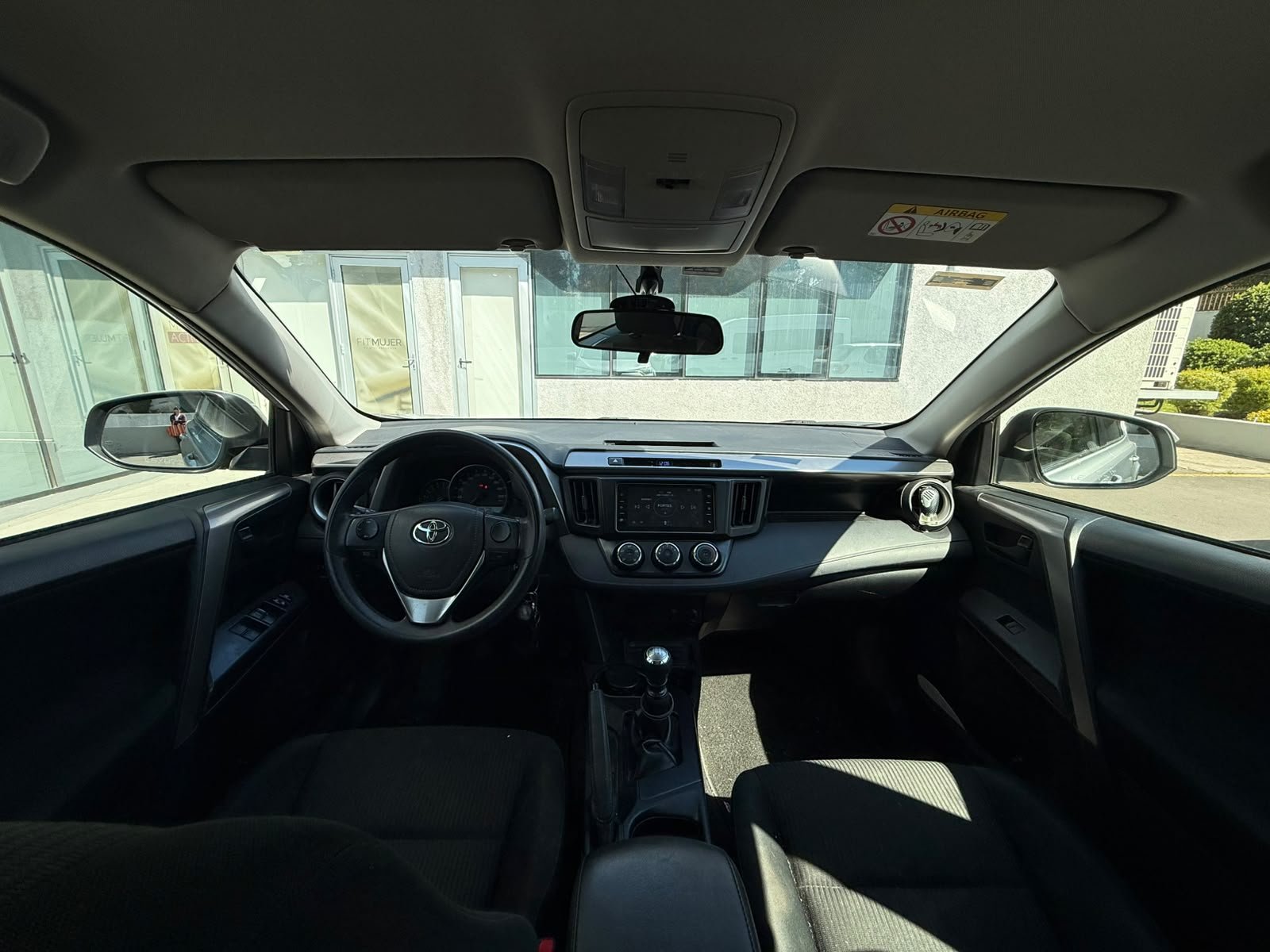 Toyota RAV4 — foto 15 de 25