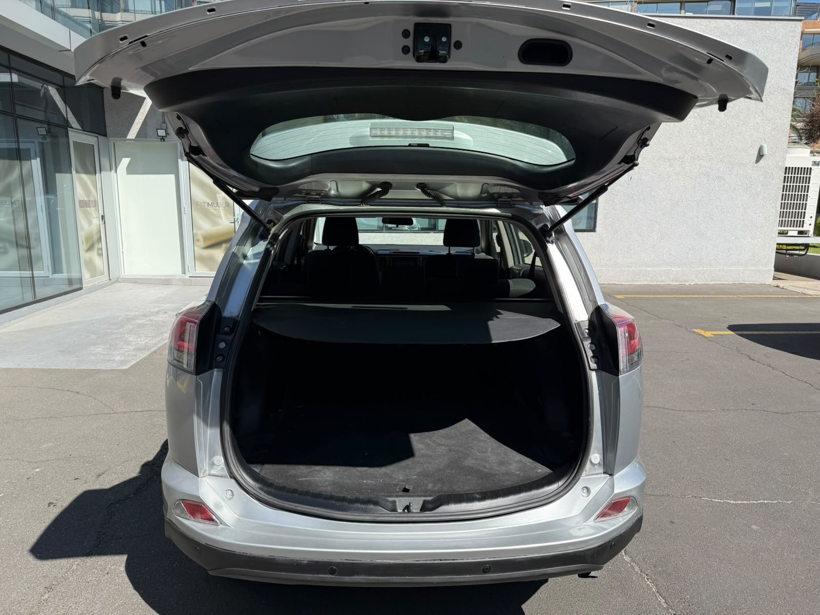 Toyota RAV4 — foto 20 de 25