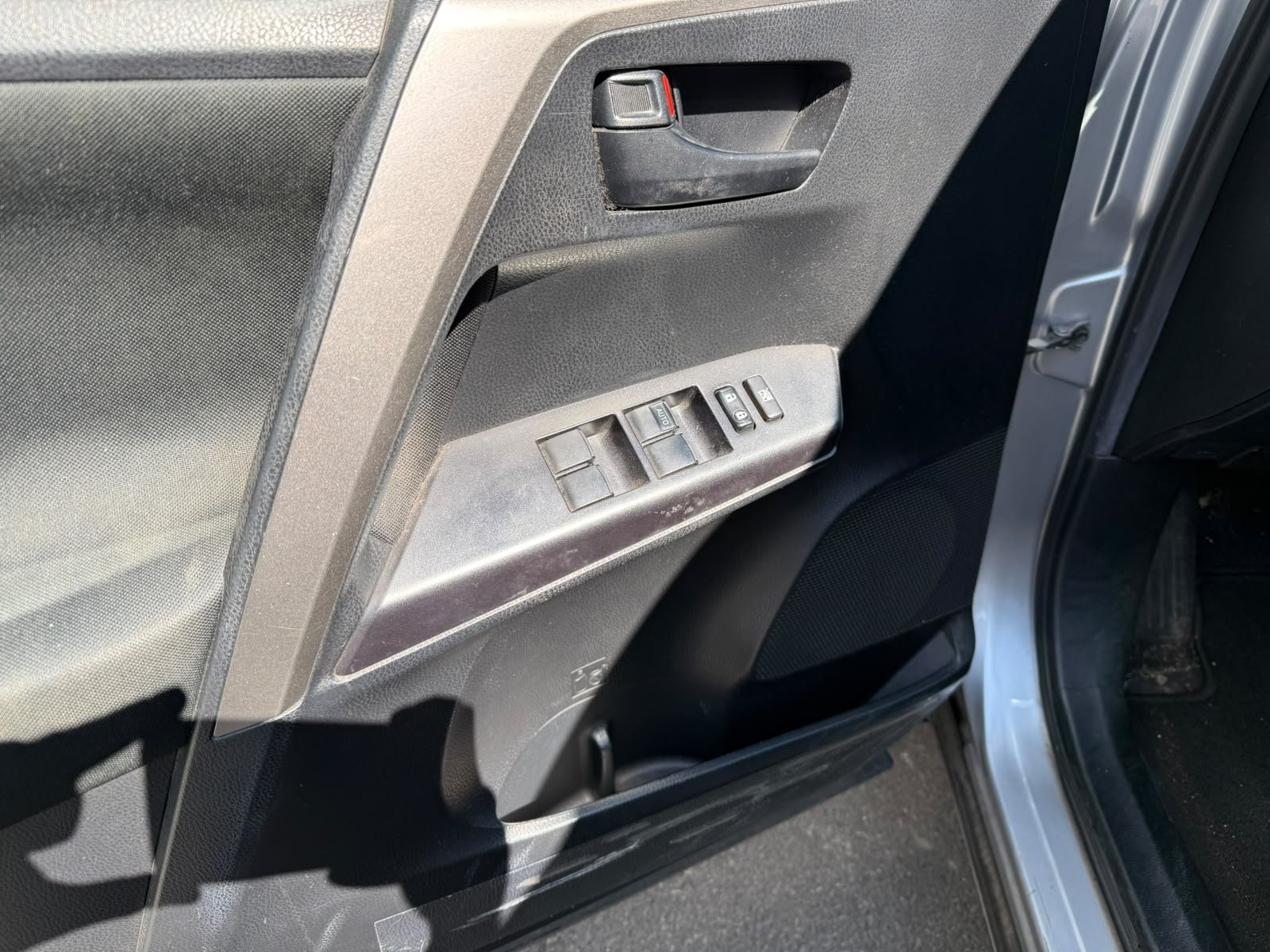 Toyota RAV4 — foto 22 de 25