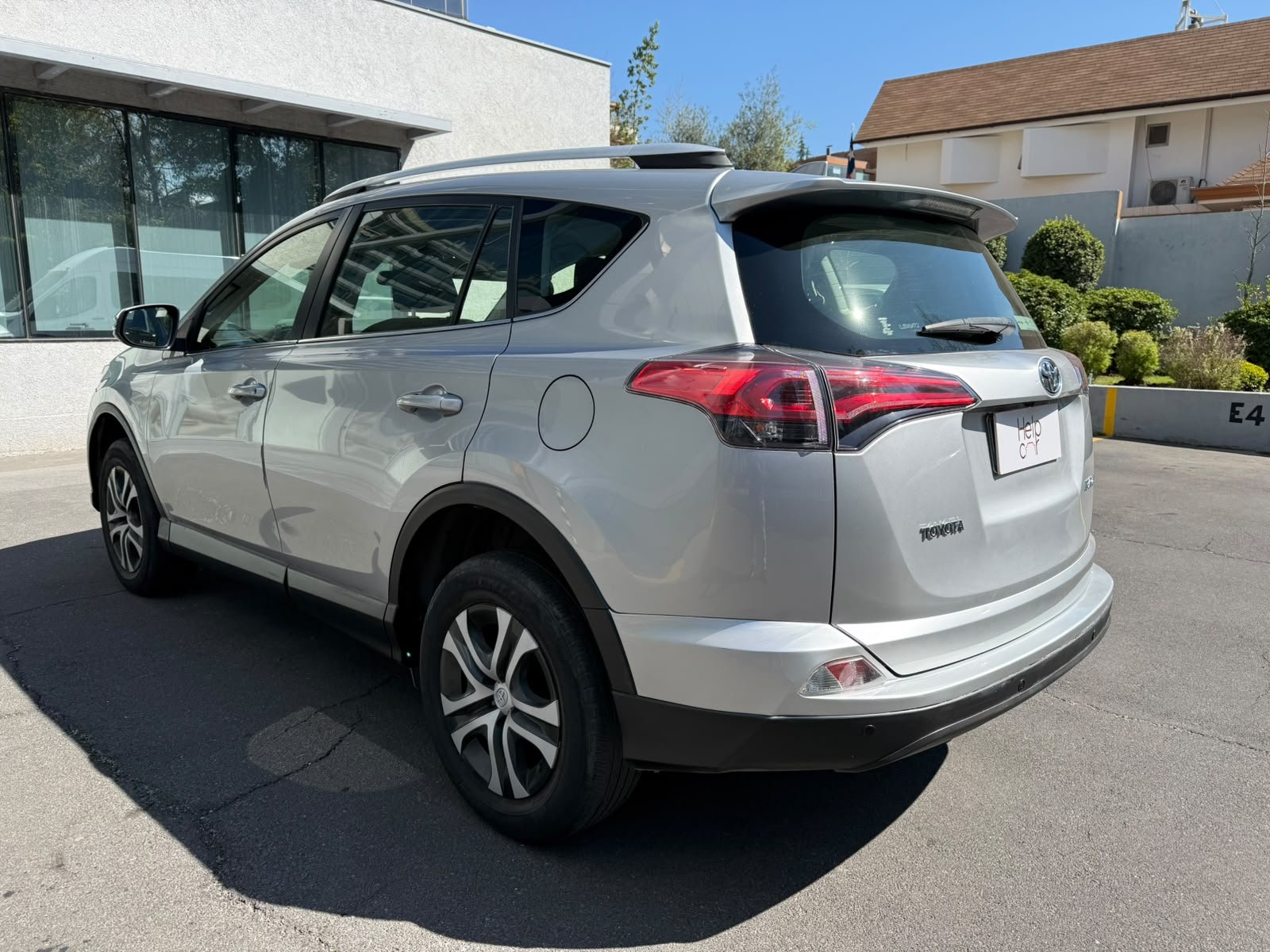 Toyota RAV4 — foto 2 de 25