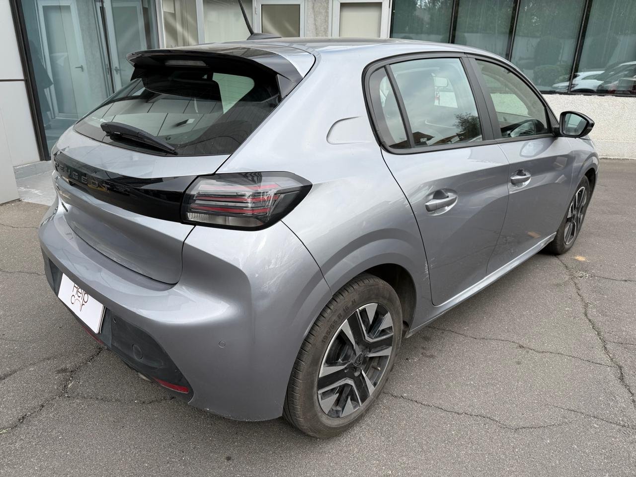 Peugeot 208 — foto 4 de 27
