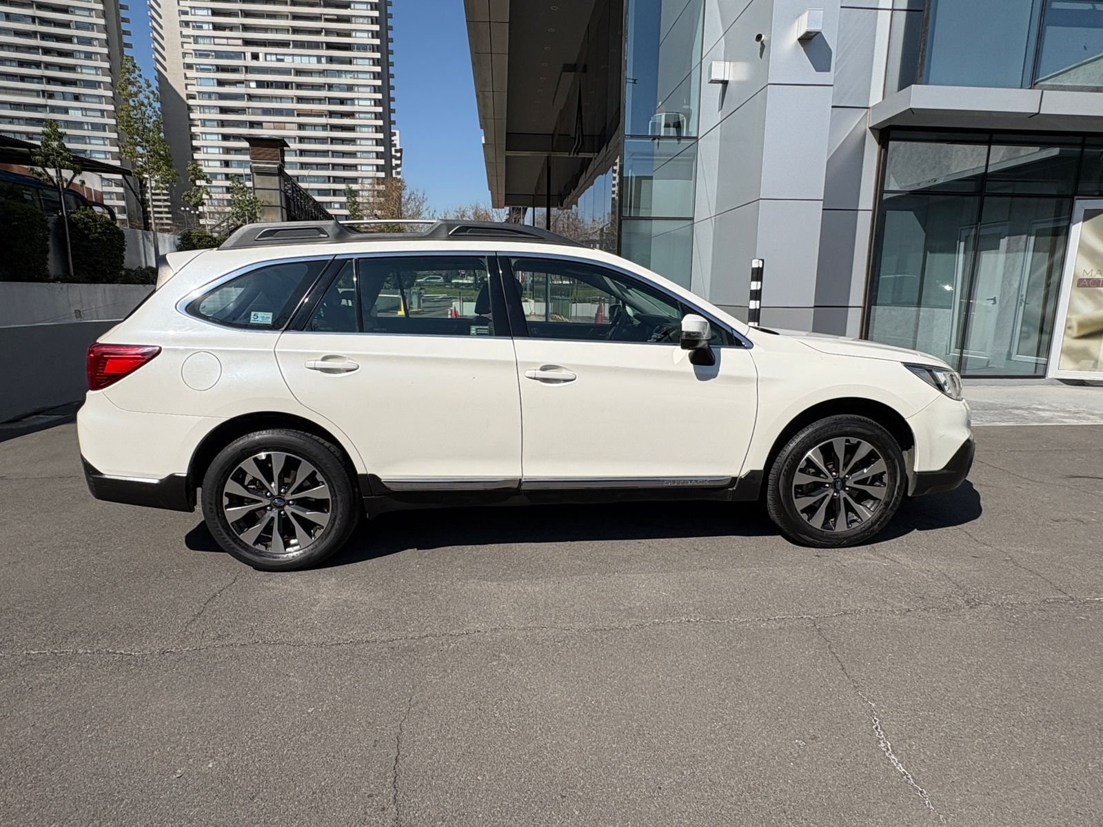 Subaru Outback — foto 4 de 27