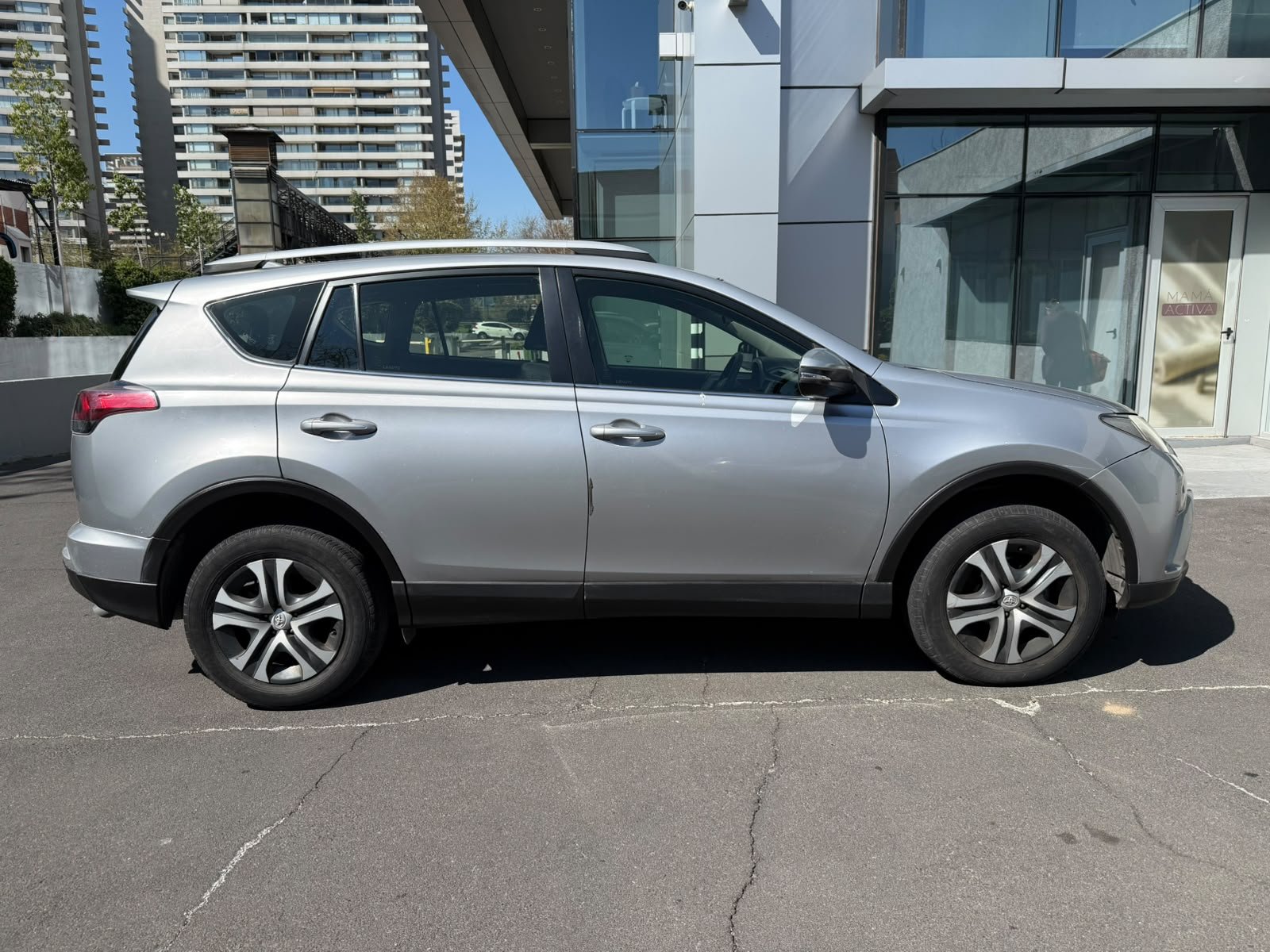 Toyota RAV4 — foto 5 de 25