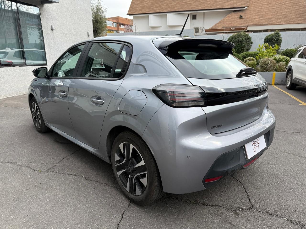 Peugeot 208 — foto 6 de 27