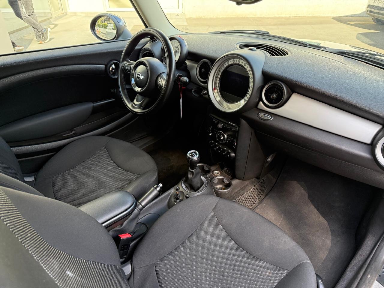 MINI Cooper — foto 8 de 27