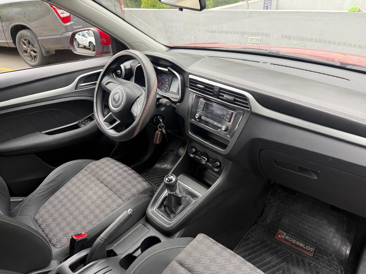 MG Zs — foto 8 de 23