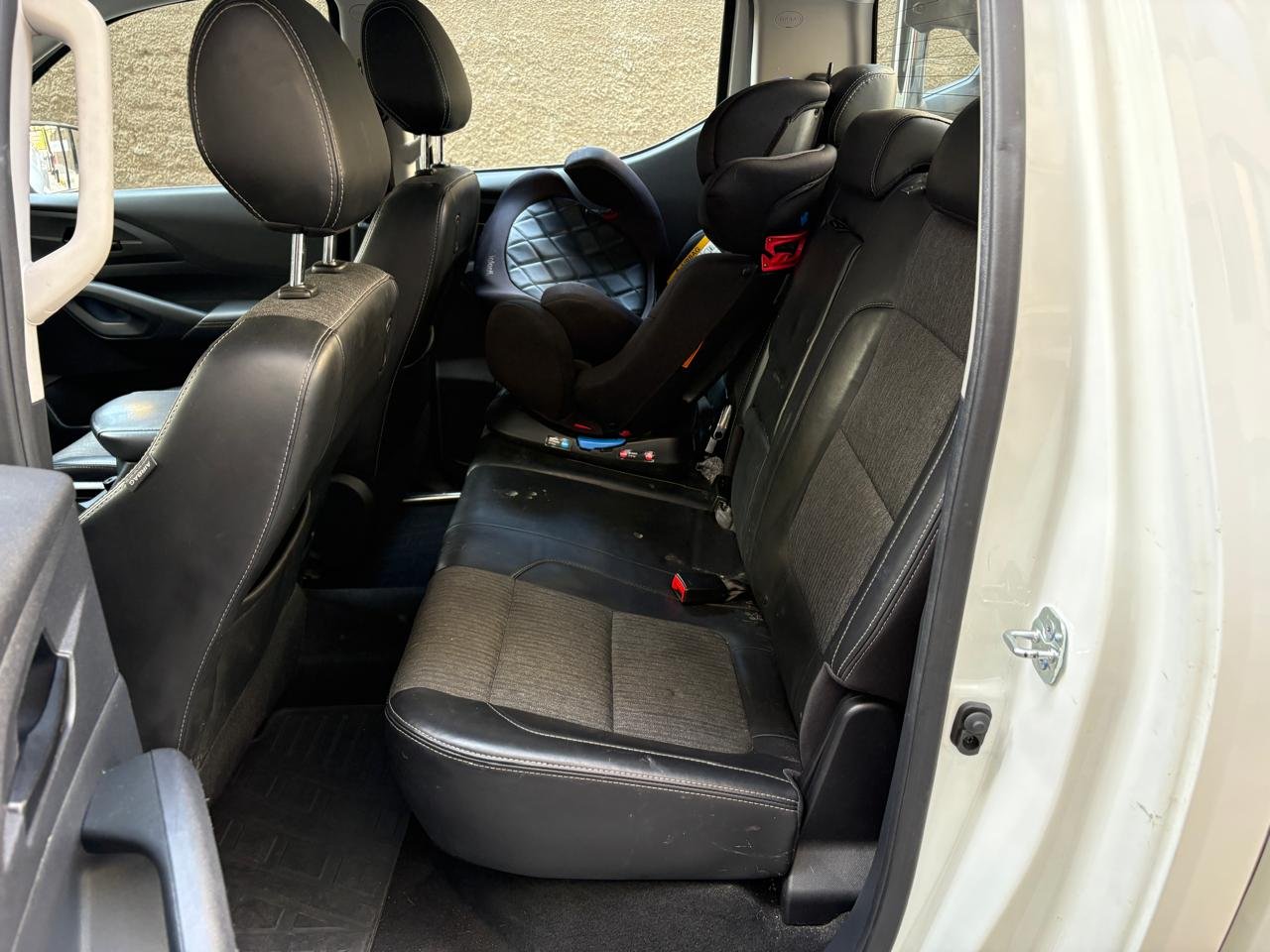 Peugeot Landtrek — foto 8 de 26