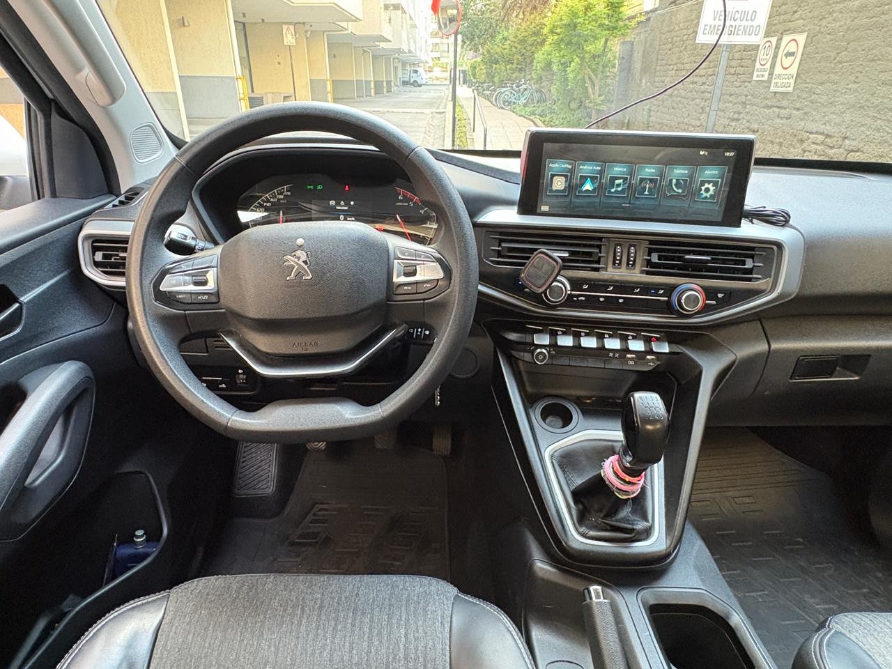 Peugeot Landtrek — foto 11 de 26