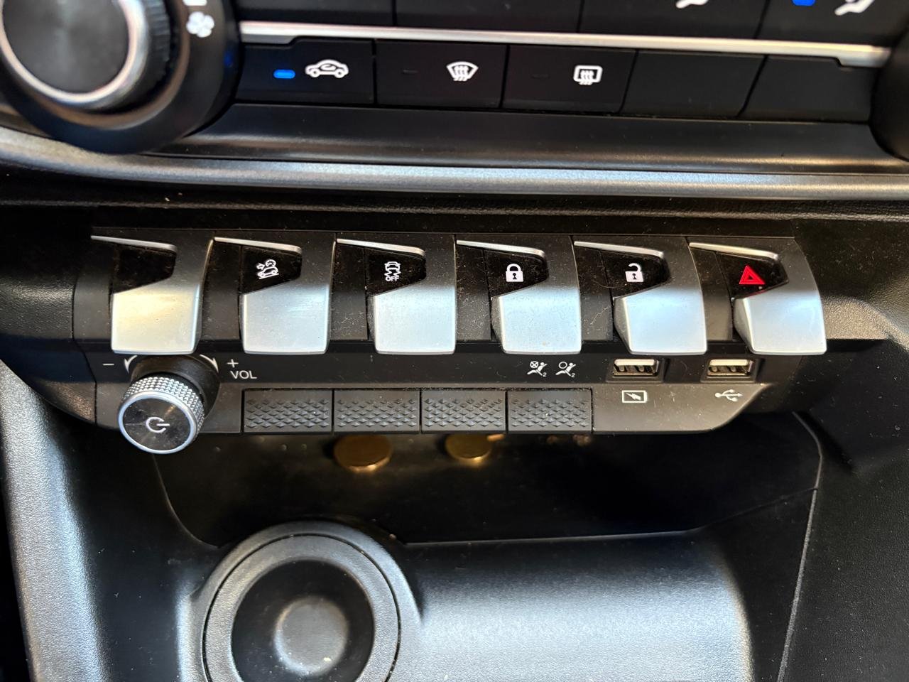 Peugeot Landtrek — foto 14 de 26