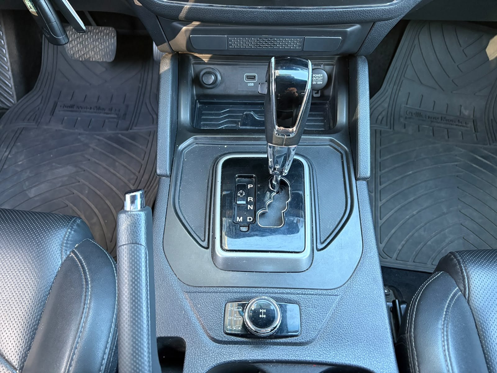 SsangYong Musso — foto 15 de 28