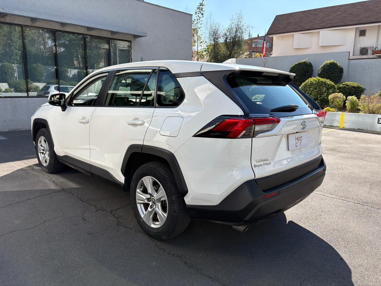 Toyota RAV4 — foto 2 de 24