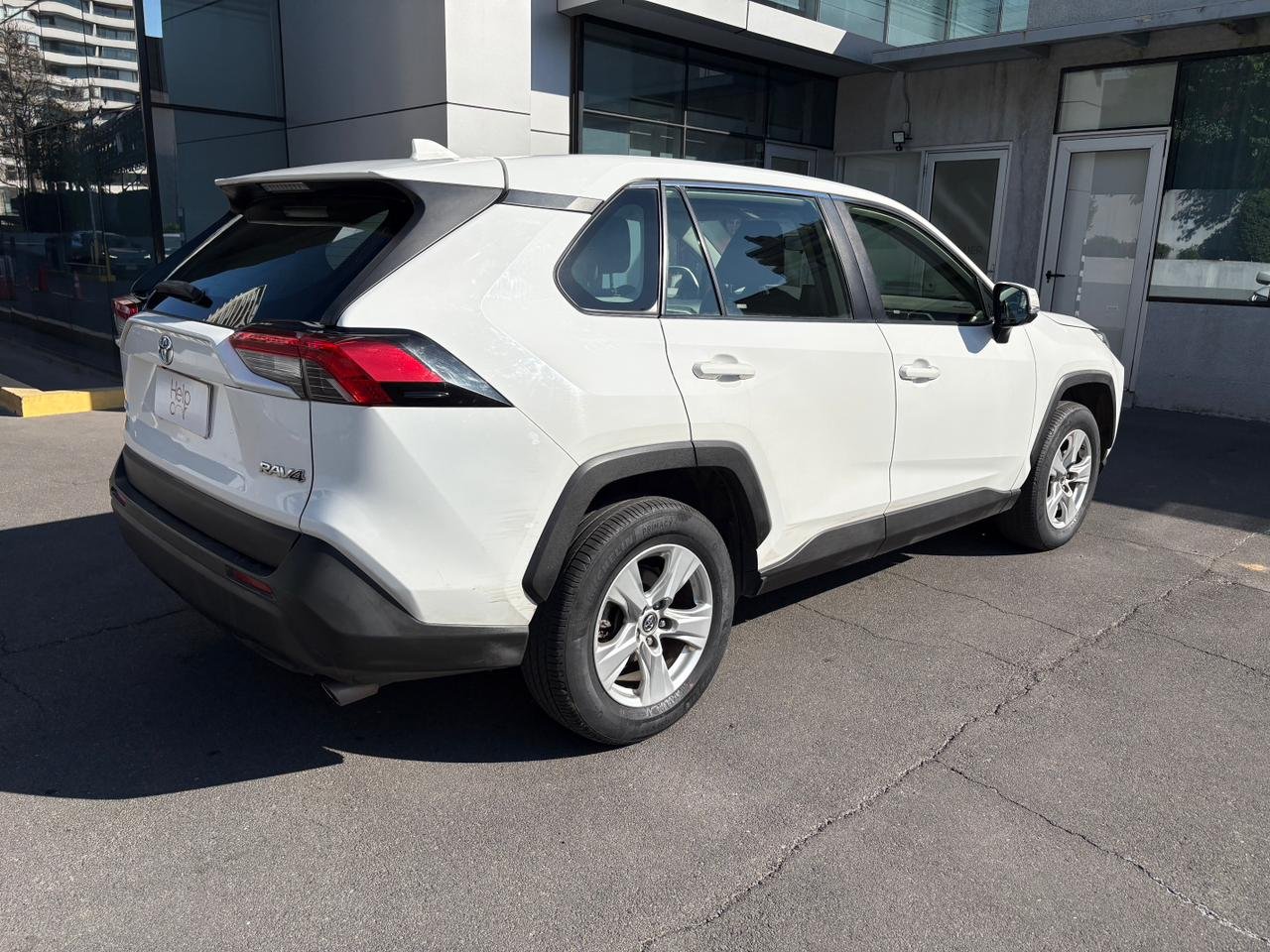 Toyota RAV4 — foto 4 de 24