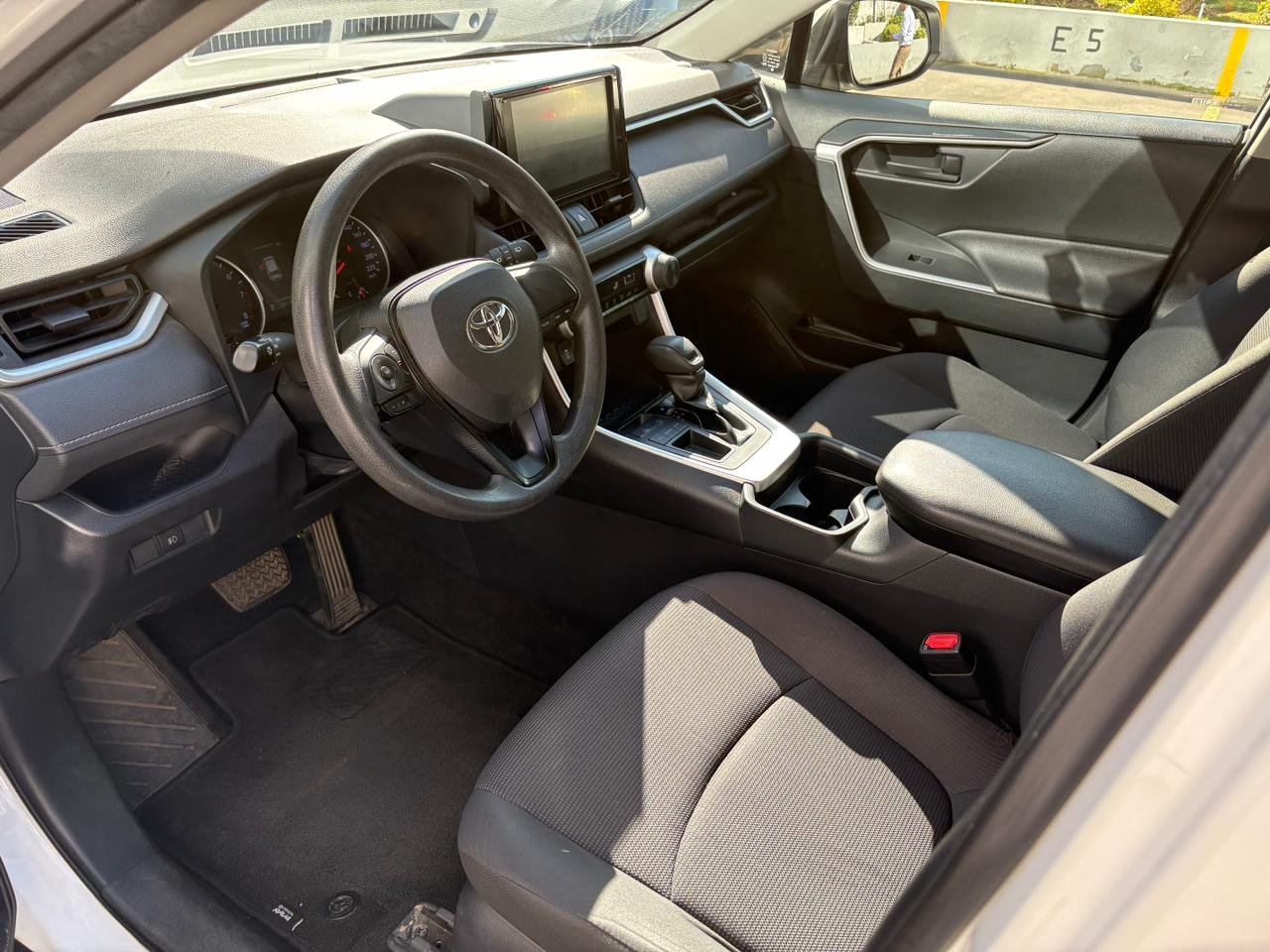 Toyota RAV4 — foto 8 de 24