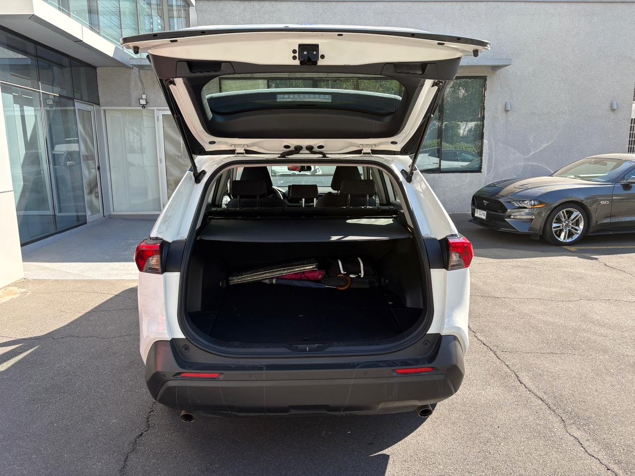 Toyota RAV4 — foto 10 de 24