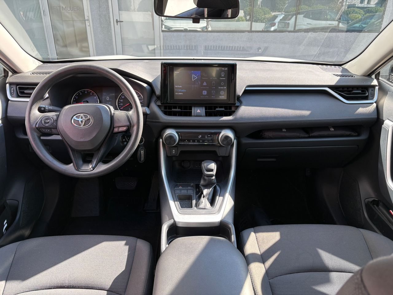 Toyota RAV4 — foto 11 de 24