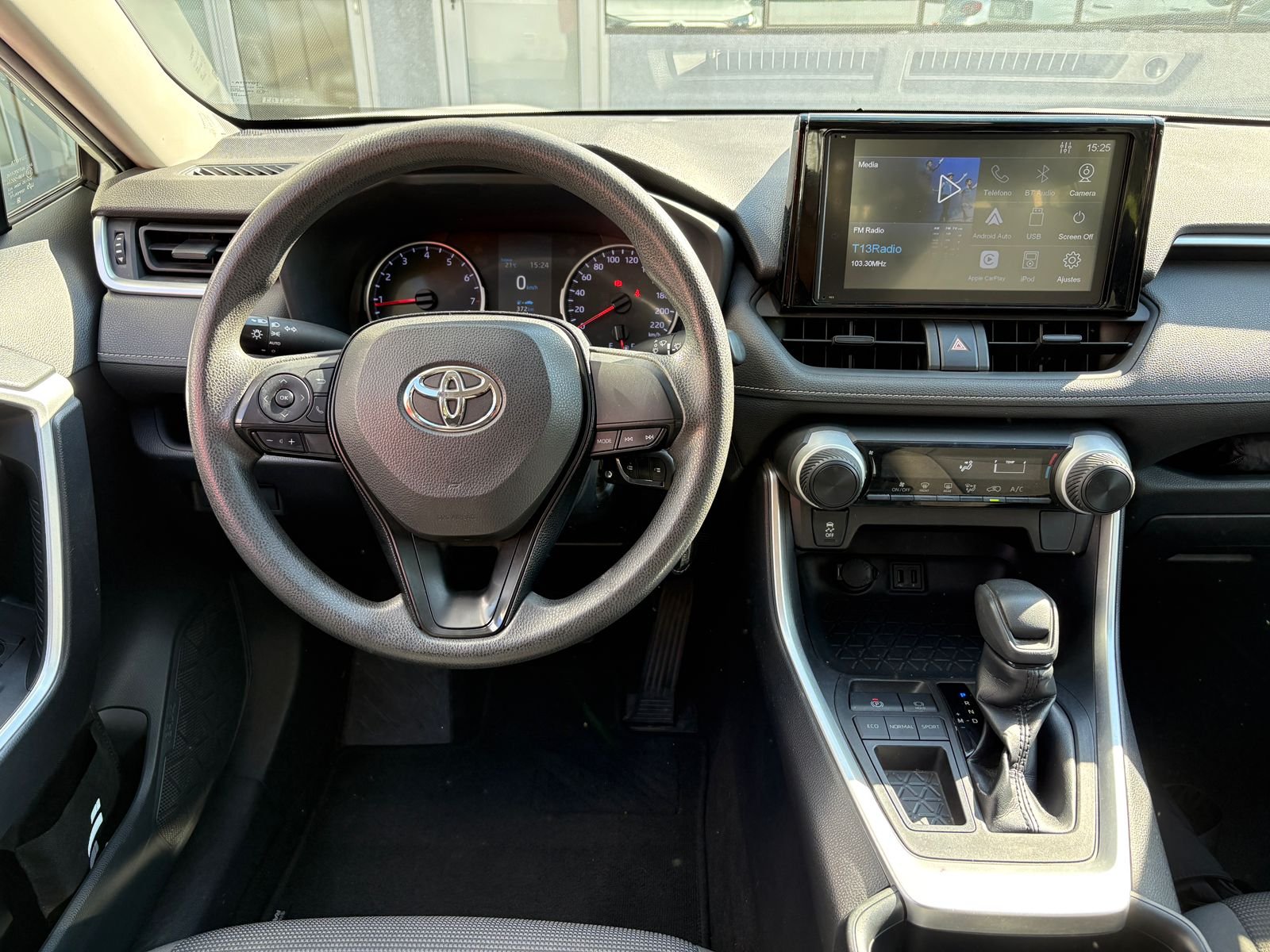 Toyota RAV4 — foto 12 de 24