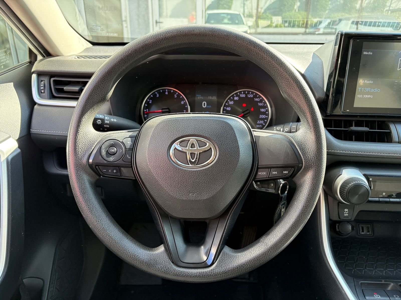 Toyota RAV4 — foto 13 de 24