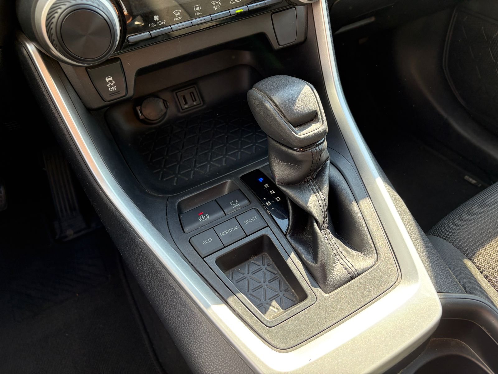 Toyota RAV4 — foto 15 de 24