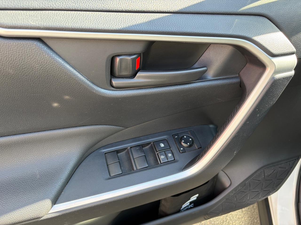 Toyota RAV4 — foto 16 de 24