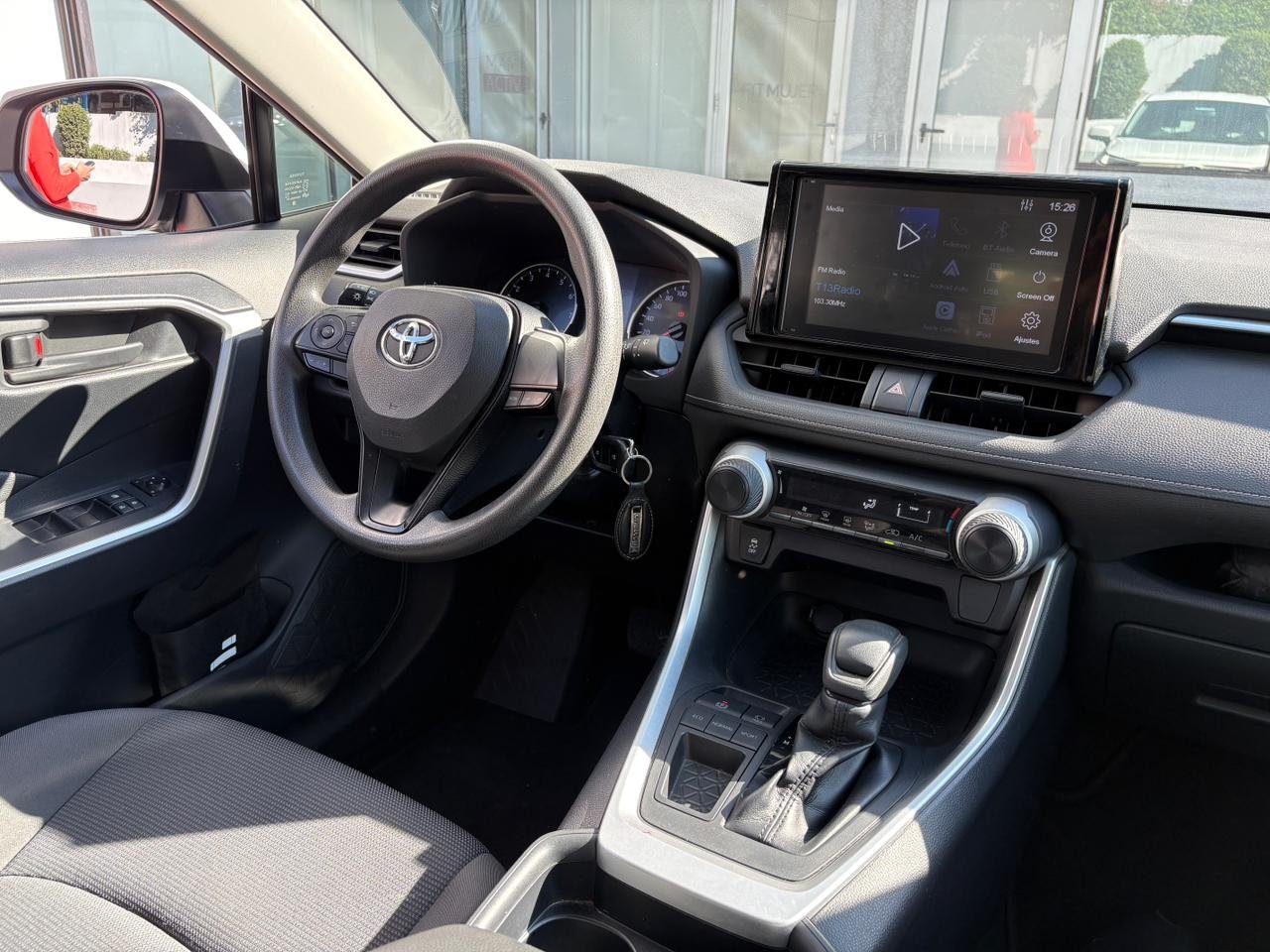 Toyota RAV4 — foto 18 de 24
