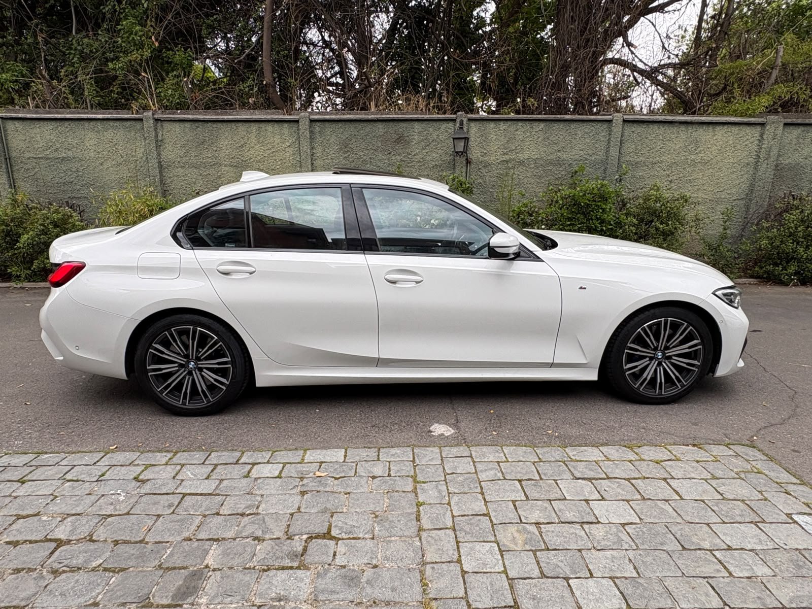 BMW 330I — foto 5 de 32