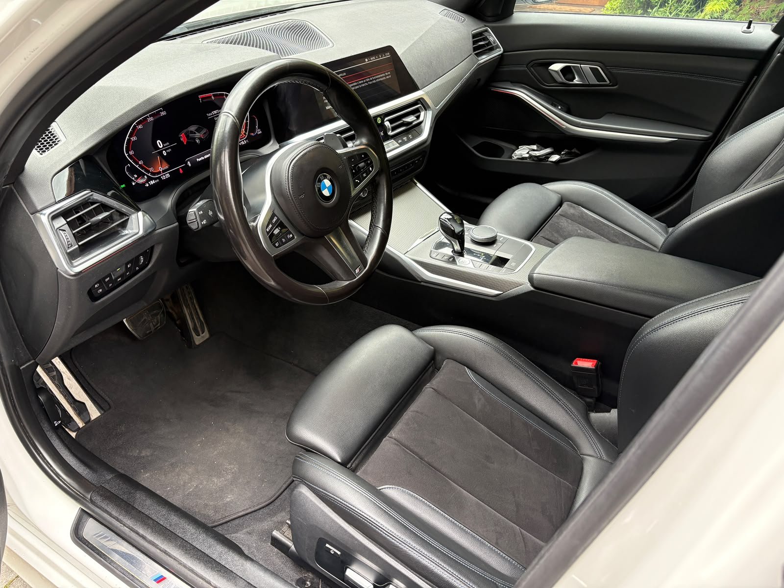 BMW 330I — foto 8 de 32