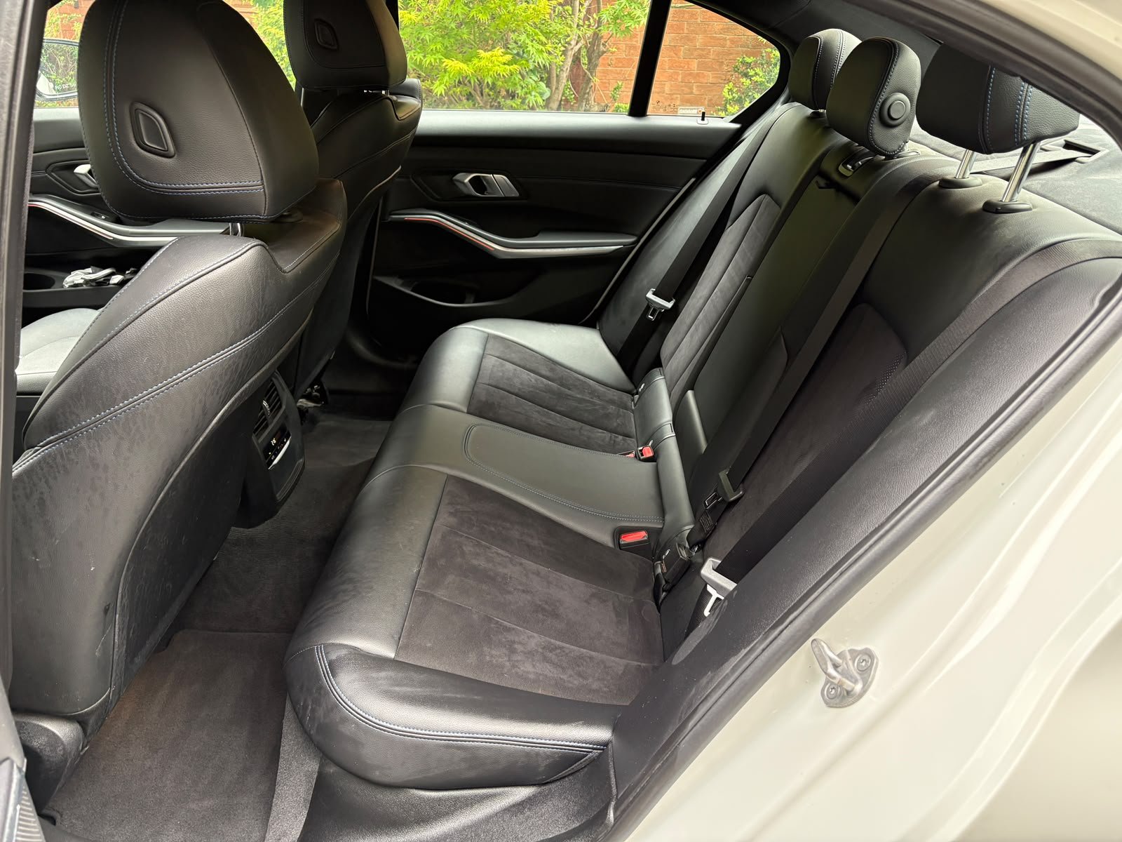 BMW 330I — foto 9 de 32
