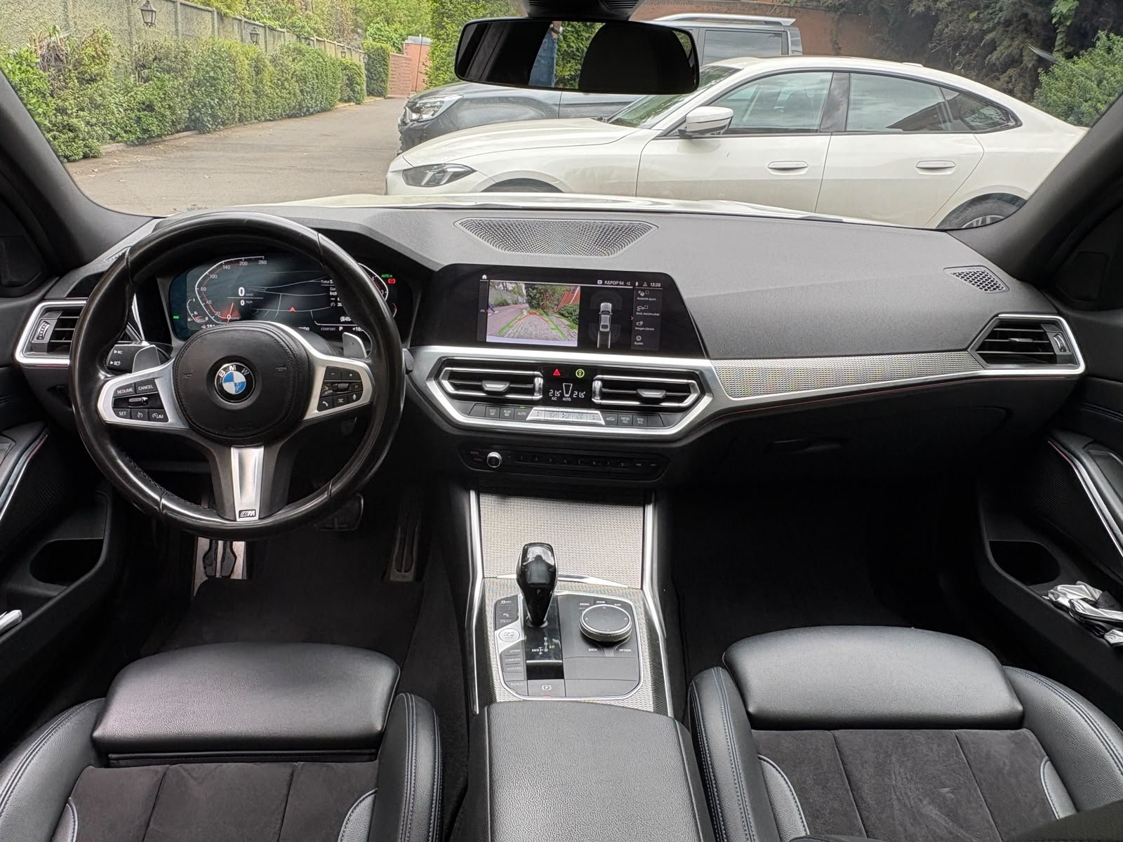 BMW 330I — foto 11 de 32