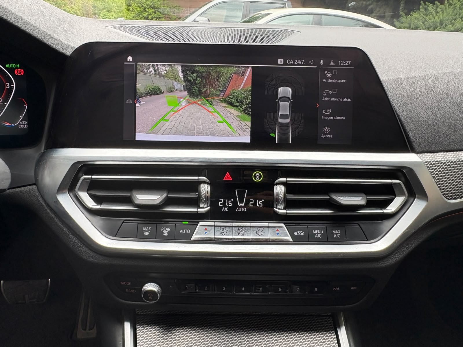 BMW 330I — foto 14 de 32
