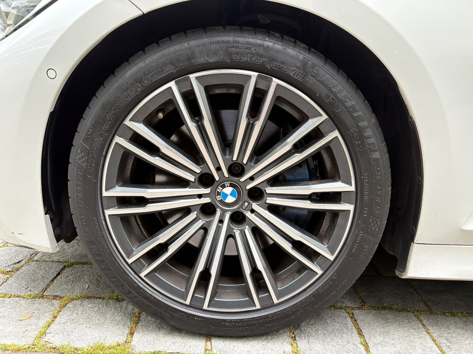 BMW 330I — foto 19 de 32