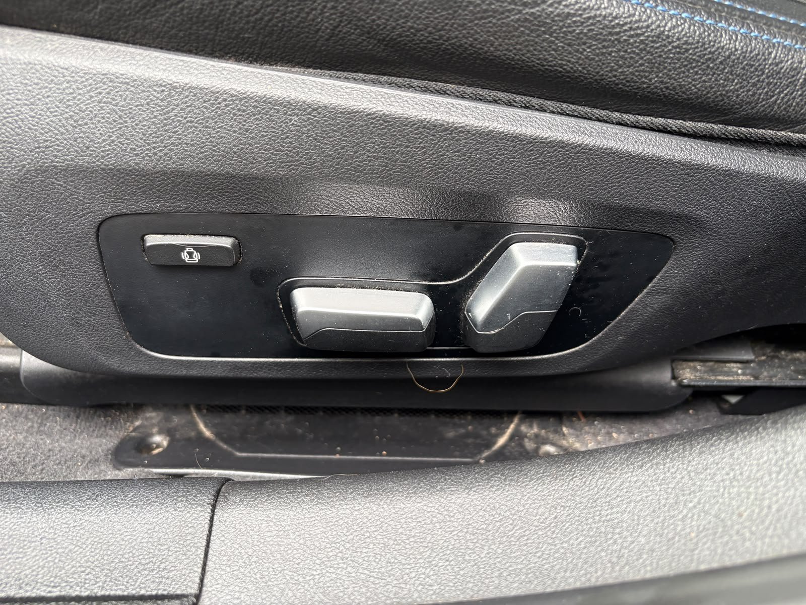 BMW 330I — foto 24 de 32