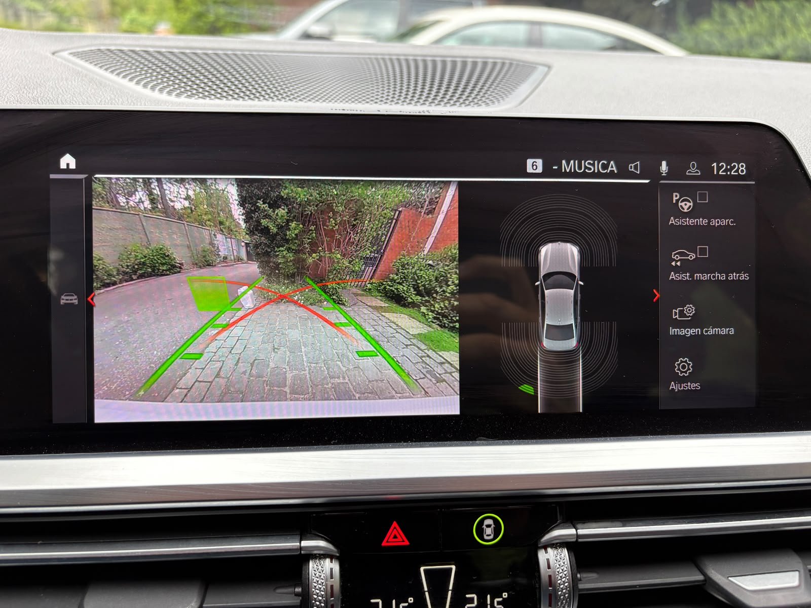 BMW 330I — foto 27 de 32