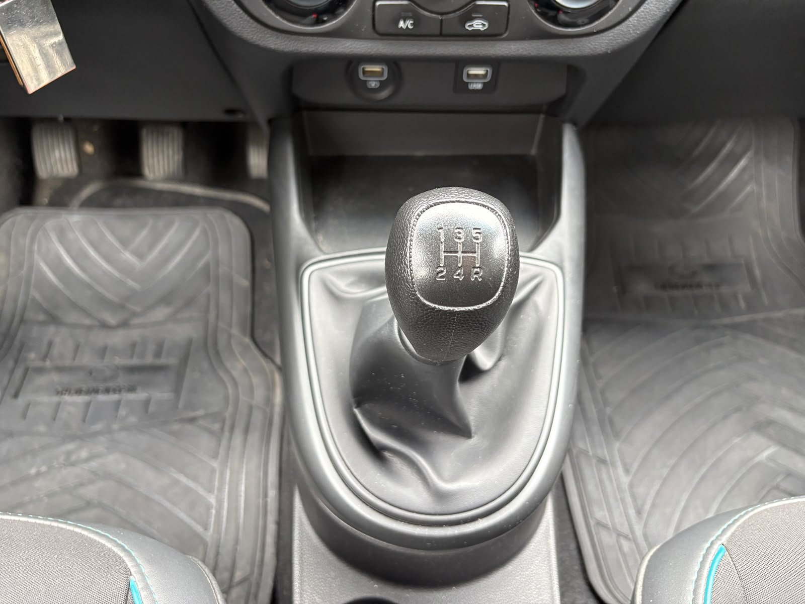 Hyundai Grand I10 — foto 15 de 27